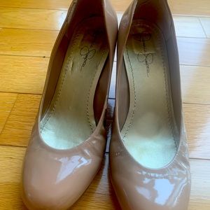 Beige Patent Leather Jessica Simpson WEDGE dress Shoes size 7.5 hardly worn